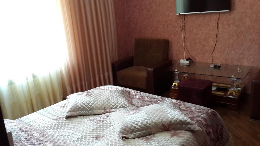 Edemi Hotel Kutaissi Zimmer foto